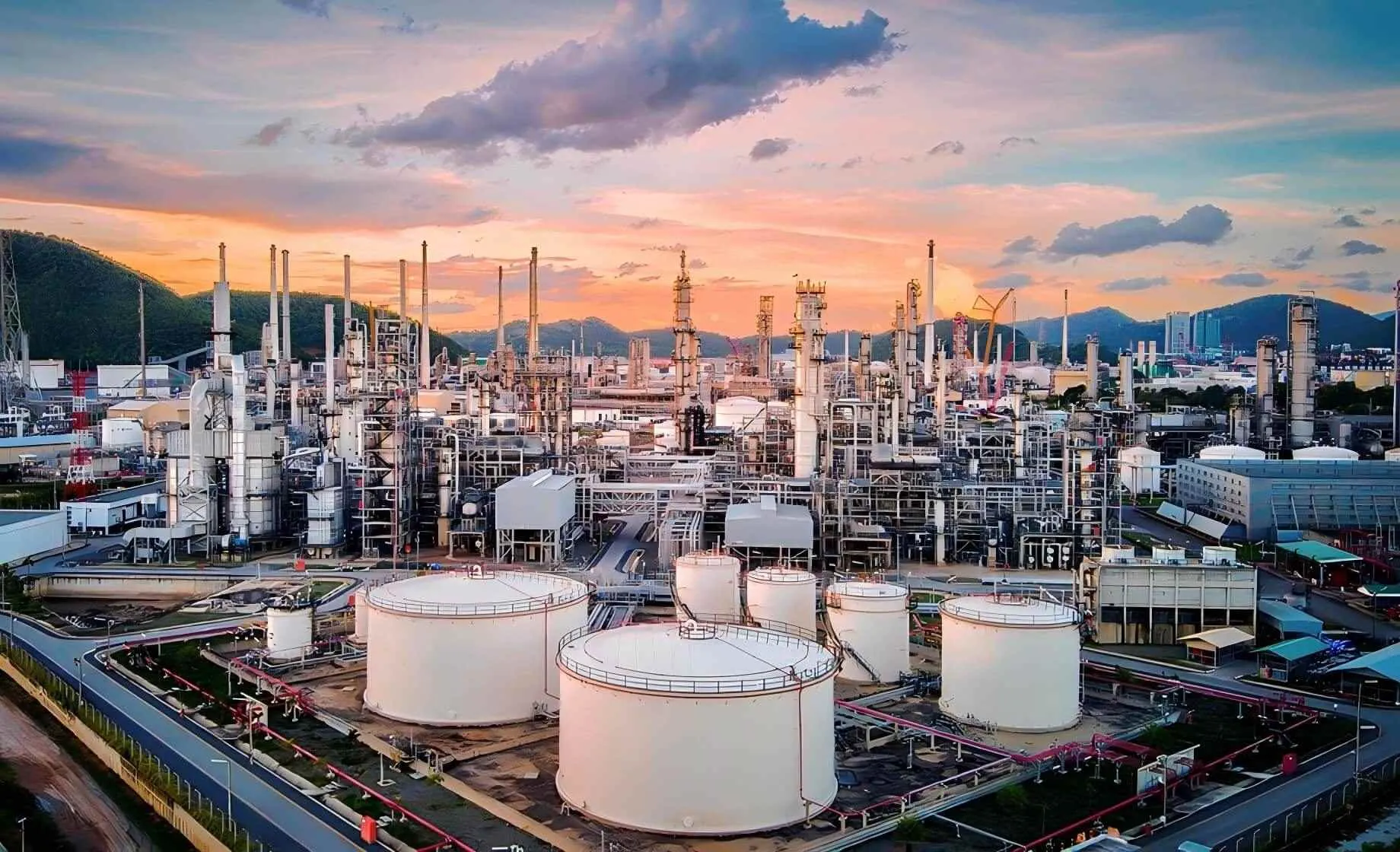 صناعة مصانع كيميائية