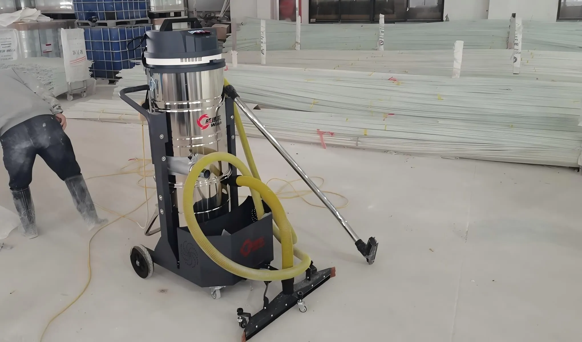 تنظيف أرضية النبات